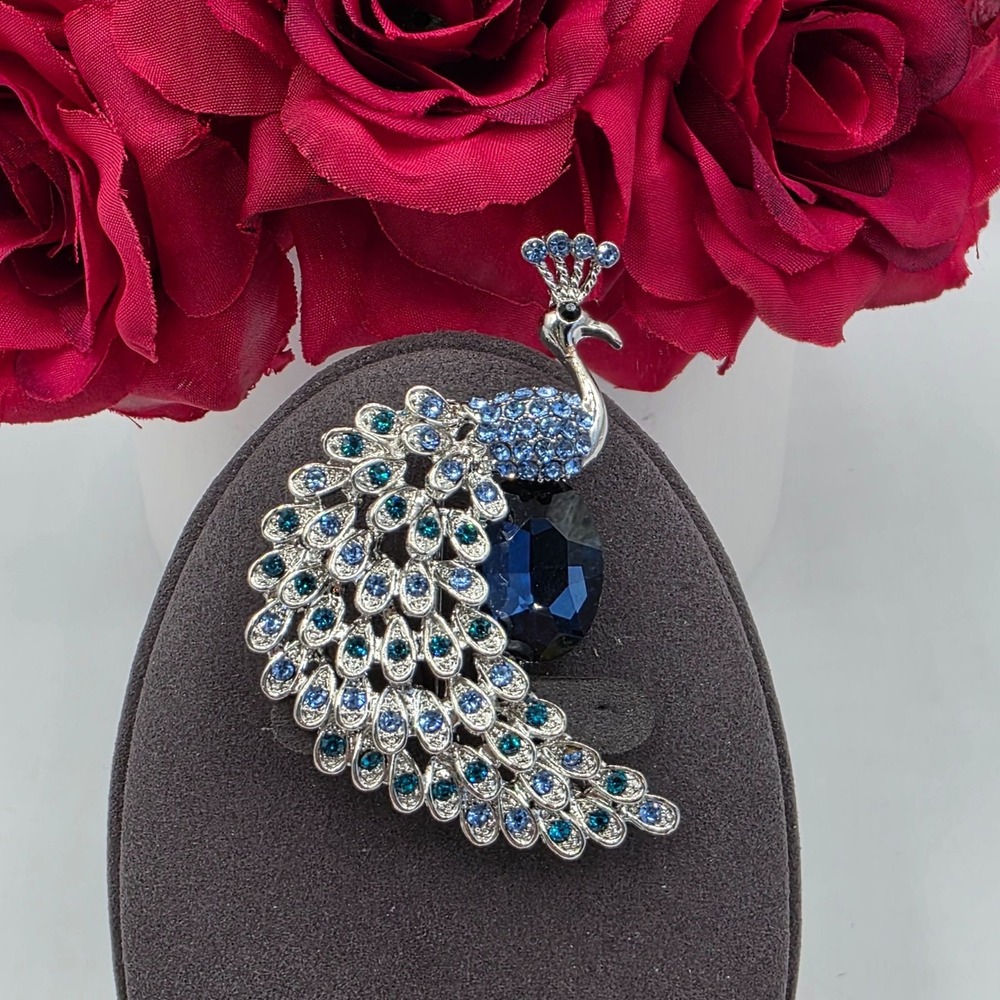 Enchanted Peacock Brooch Crystal Rhinestone Blue Gem Silver Tone Jelly Belly Pin